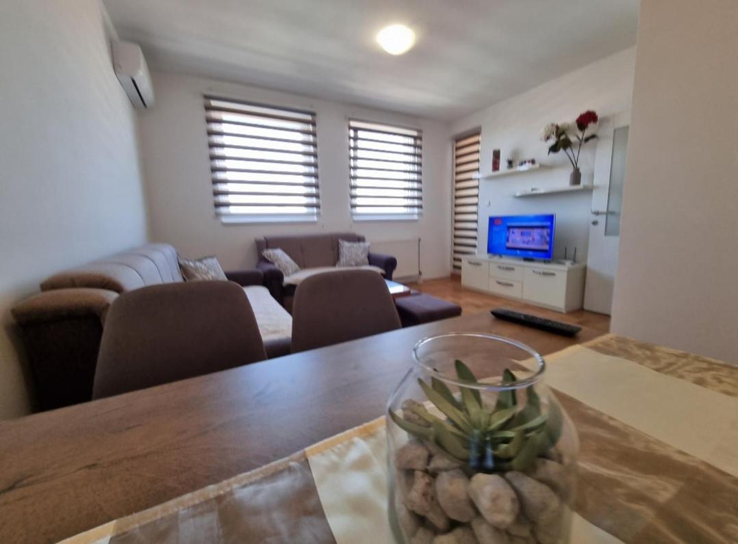 Apartman Moskva Bijeljina Lägenhet Exteriör bild